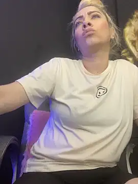 viktoria davis  online show from November 1, 1:32 am