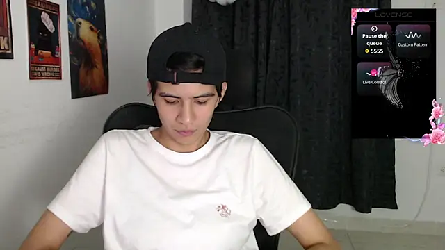 Snapshot of Dha_lia0 chatting on October 8, 3:33 am Dha lia0 online show from October 8, 3:33 am