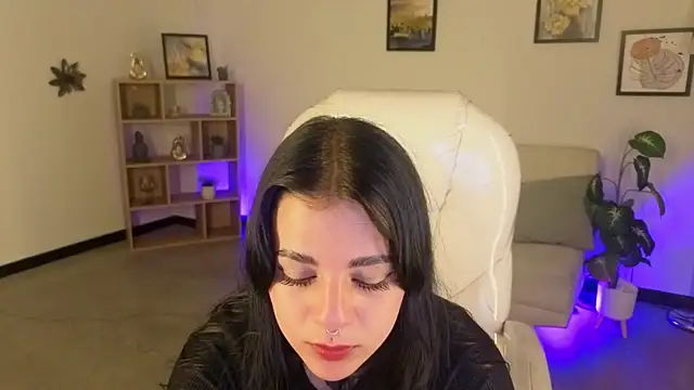 Nicole Foxx  online show from October 30, 6:20 pm