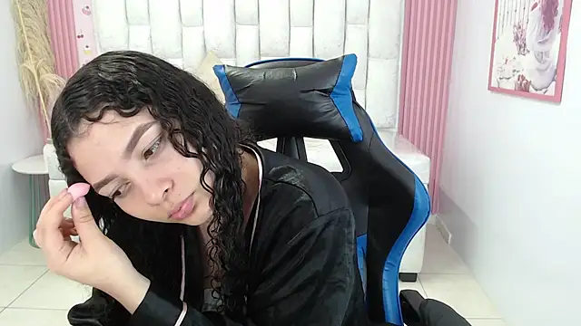 shalon diaz s online show from November 29, 1:26 pm