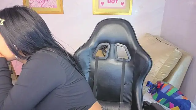 Paulette v online show from April 21, 1:07 pm