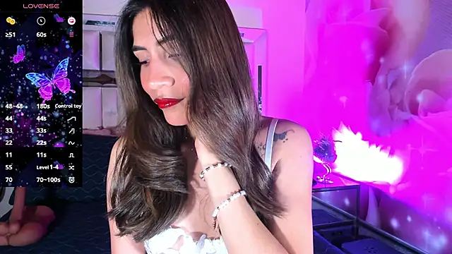 emili clark online show from November 27, 4:04 am