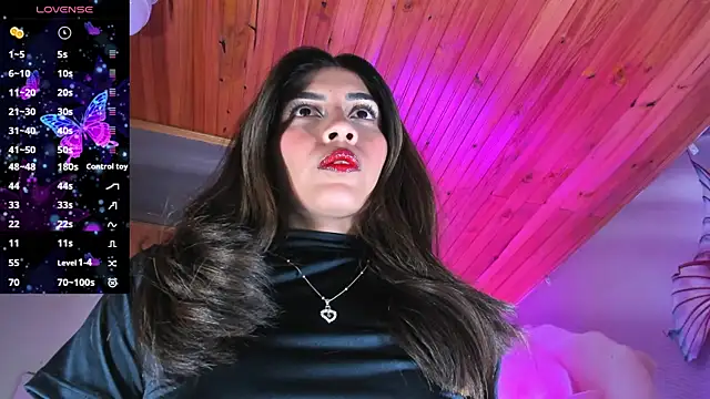 emili clark online show from November 28, 4:15 am