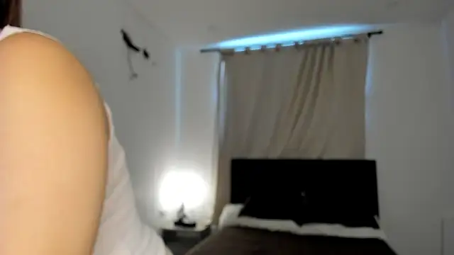 brithany olson25 online show from March 29, 4:39 pm