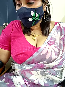 Queenflowerr online show from February 3, 5:50 pm