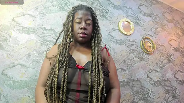 Snapshot of nefertiti_ebony chatting on October 4, 1:39 pm nefertiti ebony online show from October 4, 1:39 pm