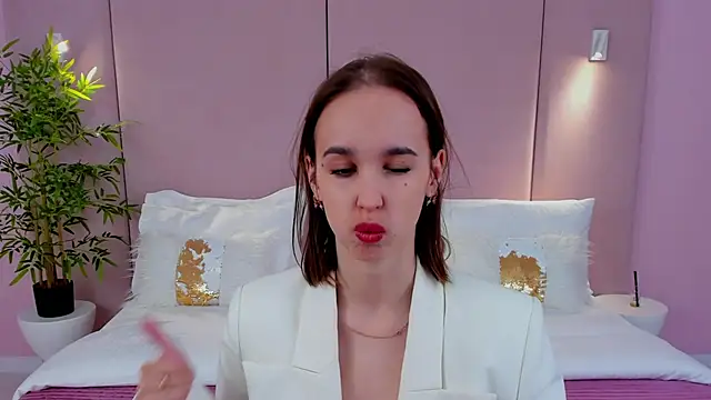 SandraTucker online show from April 3, 3:04 am