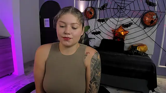 alaia greyy online show from October 18, 1:36 pm