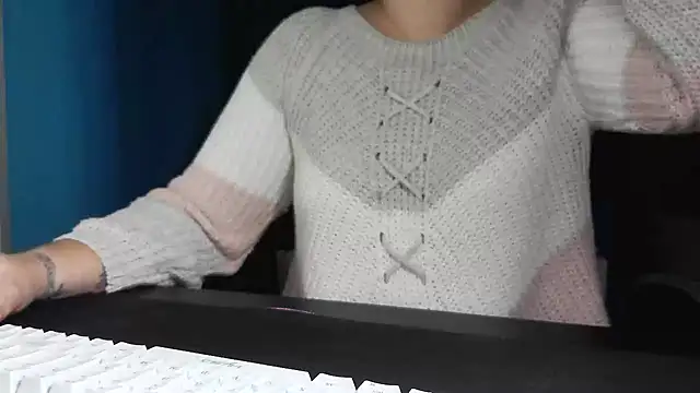 bunnyfox420 online show from November 16, 7:14 pm