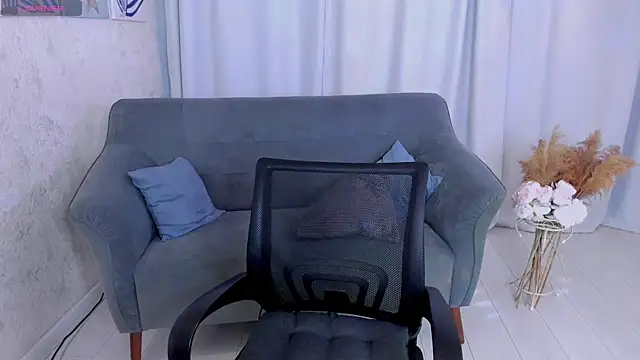 maya suun online show from November 10, 2:17 am