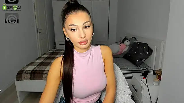 HelenShawn online show from October 31, 9:30 pm