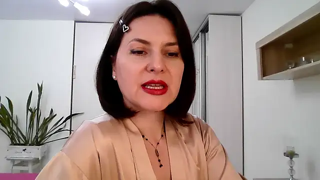 Victoria Glam online show from April 6, 2:51 pm