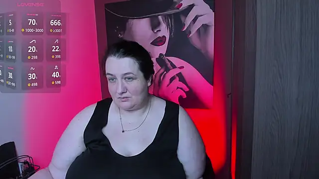 QueenOfHaze online show from May 6, 7:07 pm
