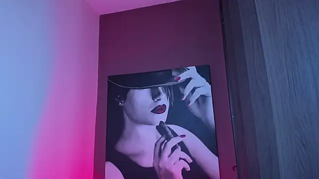 QueenOfHaze online show from December 15, 8:30 am