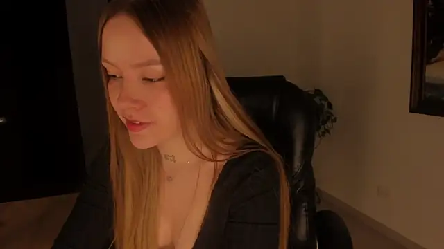 eilynxx online show from December 4, 10:06 am