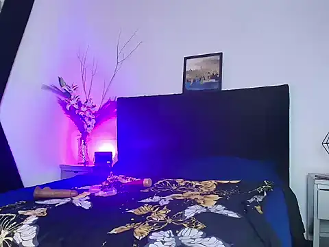 CamiilaReyes online show from May 24, 12:37 pm