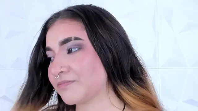 Shanntal  online show from November 9, 8:05 pm