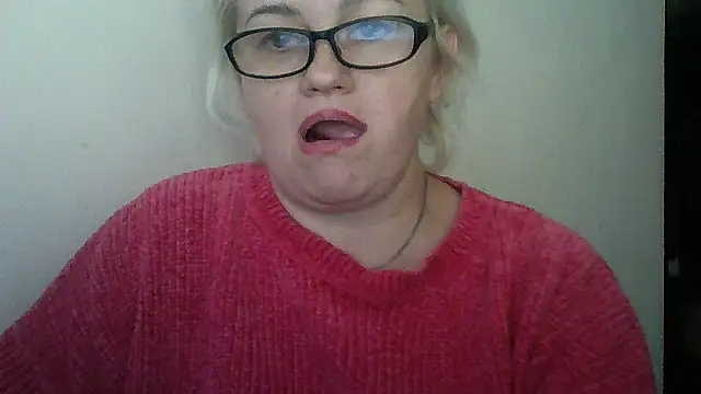 Snapshot of Mayya4321 chatting on October 8, 1:04 pm Mayya4321 online show from October 8, 1:04 pm