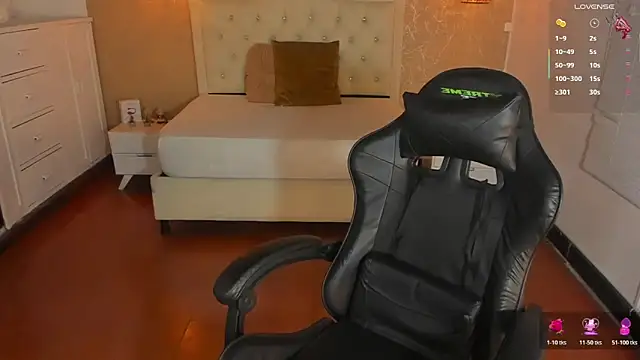 Hadley  online show from October 24, 3:13 am