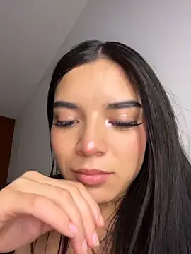 eileensophi online show from April 9, 6:19 am