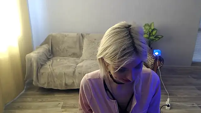 SexyBeatriice online show from April 5, 6:56 am