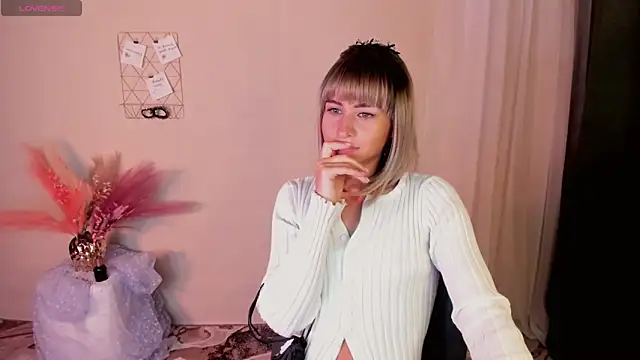 CharmBianca online show from September 28, 2:22 pm