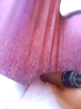 baixinhainsaciavel23 online show from April 18, 3:36 pm