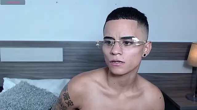 Liiamthompson online show from November 7, 11:27 am