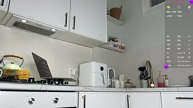 WhiteAnni online show from February 21, 6:36 am