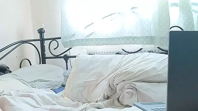 Demi WelshX online show from September 9, 9:20 am