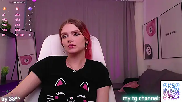 Gretchen Mol online show from February 28, 7:52 am