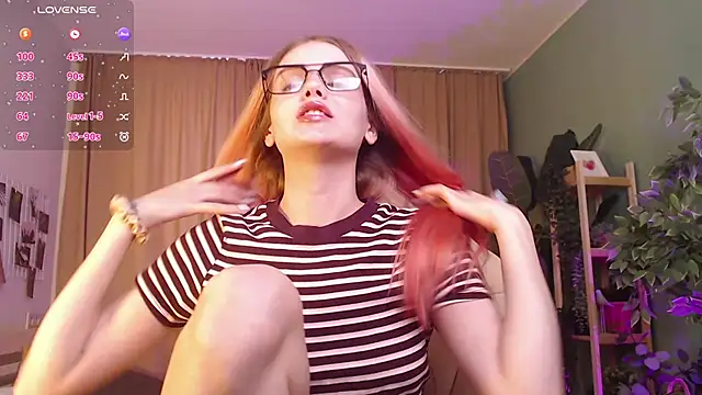 Gretchen Mol online show from January 16, 7:37 am