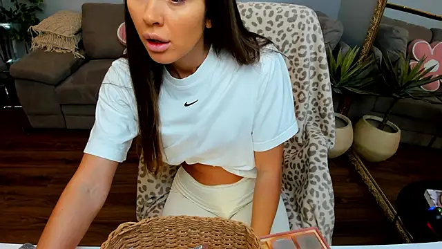 Anya-Ray online show from April 16, 6:57 am