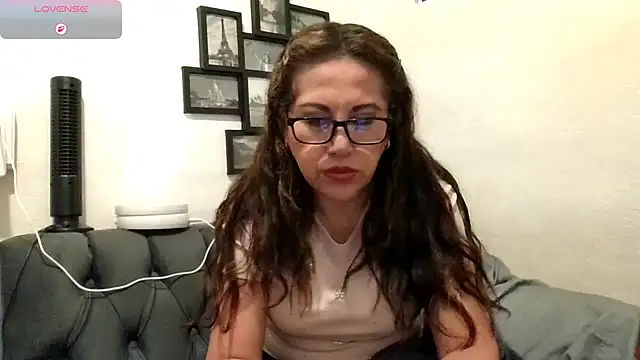 MirandaLatinaLovely online show from March 29, 6:51 pm