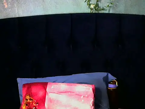 MissLatinaLat online show from April 19, 7:52 am