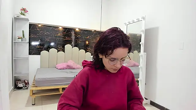 Annyrosee online show from October 18, 8:21 pm