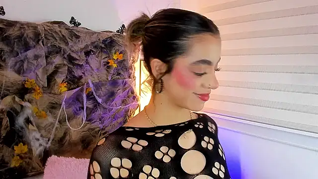 Snapshot of Violetta_Ficher chatting on October 11, 2:16 am Violetta Ficher online show from October 11, 2:16 am