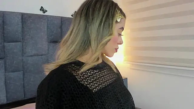 Violetta Ficher online show from April 3, 3:15 am