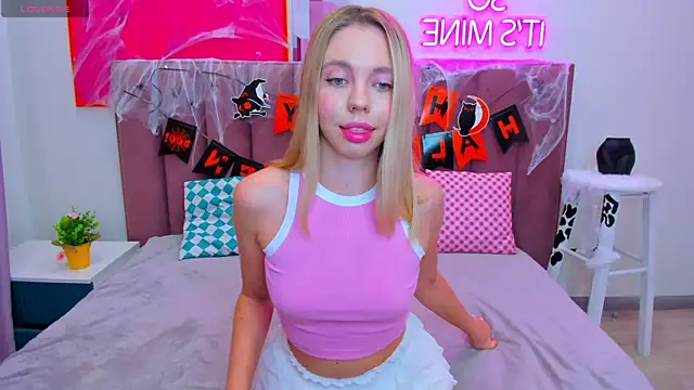 TessaAdorable online show from October 29, 1:43 am
