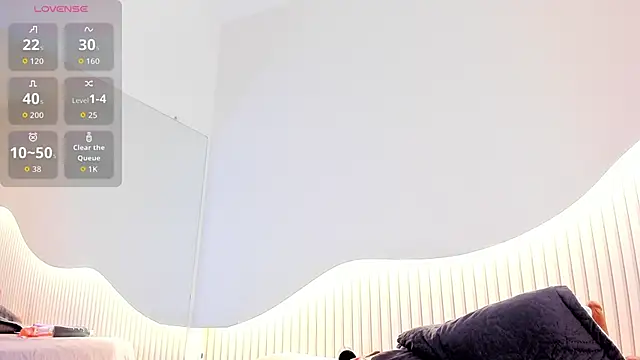 Lia Guzman online show from June 5, 3:32 am
