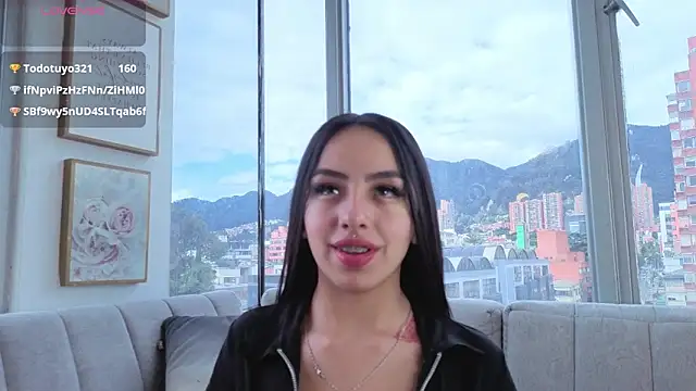 Daphne chers online show from April 7, 8:00 pm