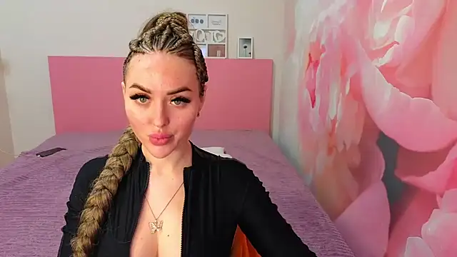 MissisCaty online show from September 26, 6:38 pm