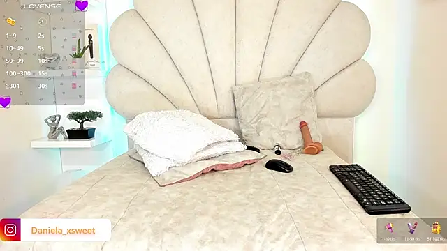 Danielaangelina online show from November 12, 8:56 am