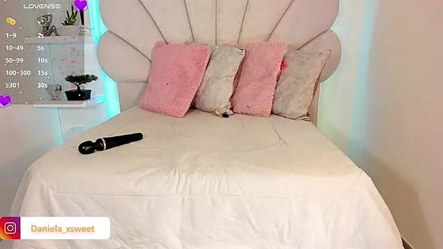 Danielaangelina online show from October 3, 6:40 am