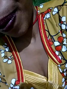 Snapshot of Miss_triha chatting on October 31, 11:42 pm Miss triha online show from October 31, 11:42 pm