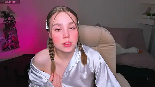 YourMegan online show from May 5, 6:33 pm