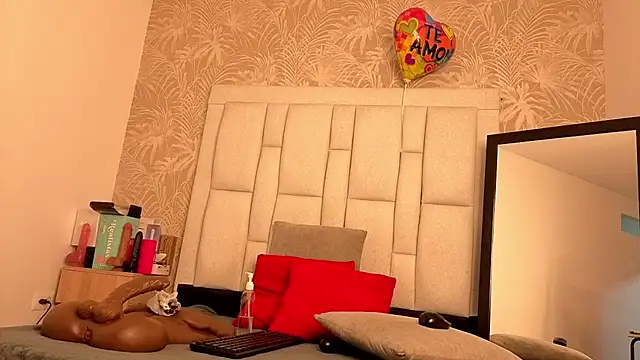 dafnnelewis online show from December 1, 11:14 am