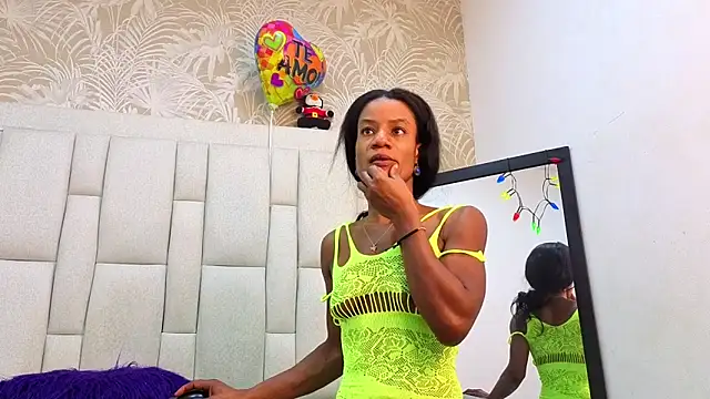 dafnnelewis online show from February 4, 11:24 am