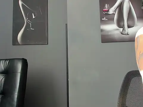 karlyjons12 online show from March 25, 1:03 pm