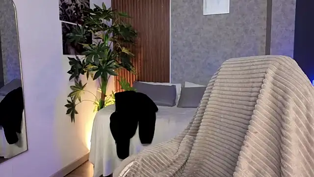 Miaa Lee7 online show from April 21, 9:00 pm